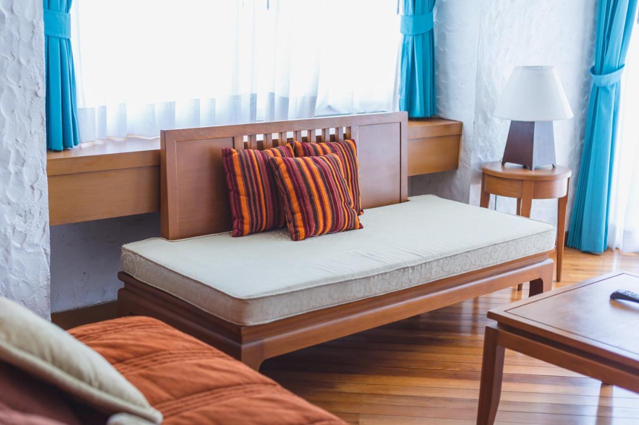 Waterfront Suites Phuket By Centara Karon Екстер'єр фото